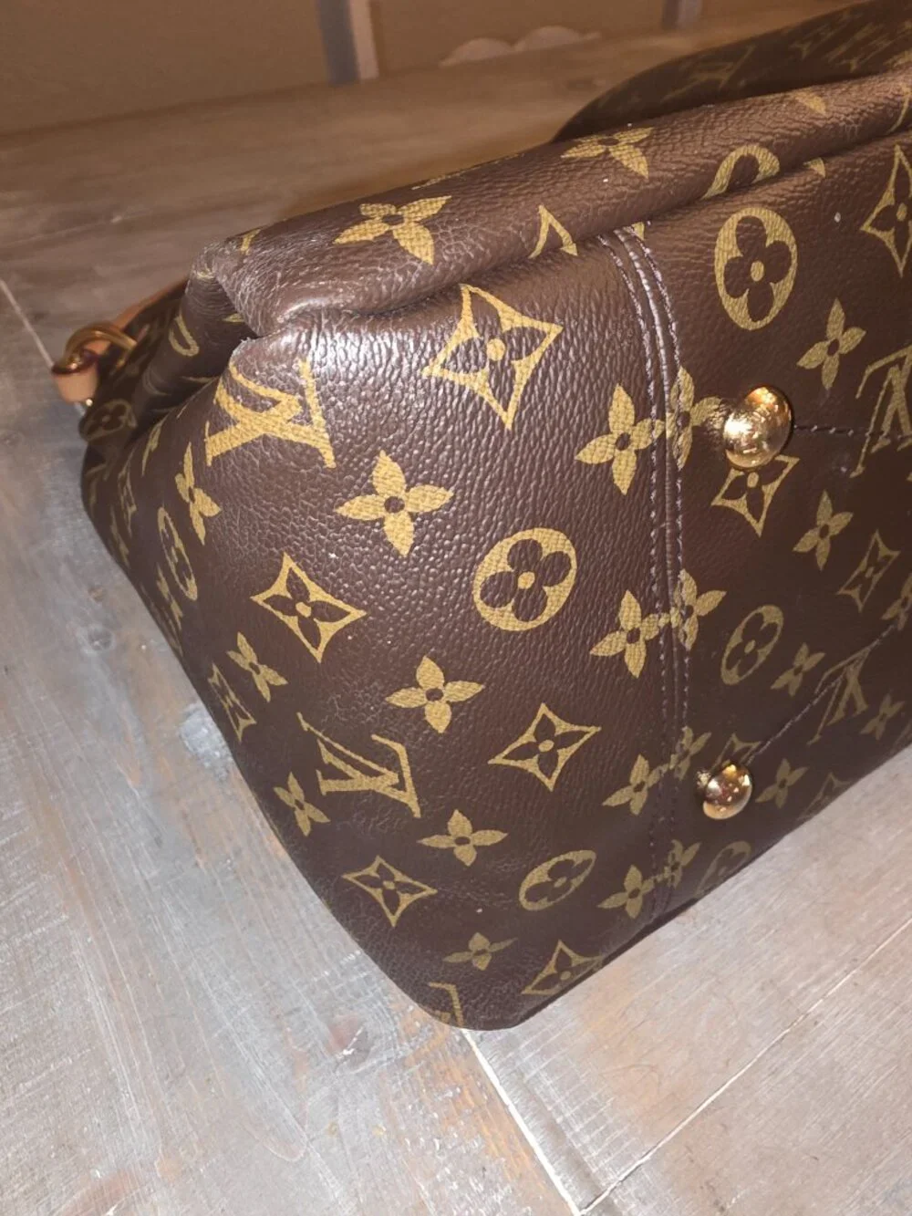 Louis Vuitton Artsy mm handbag